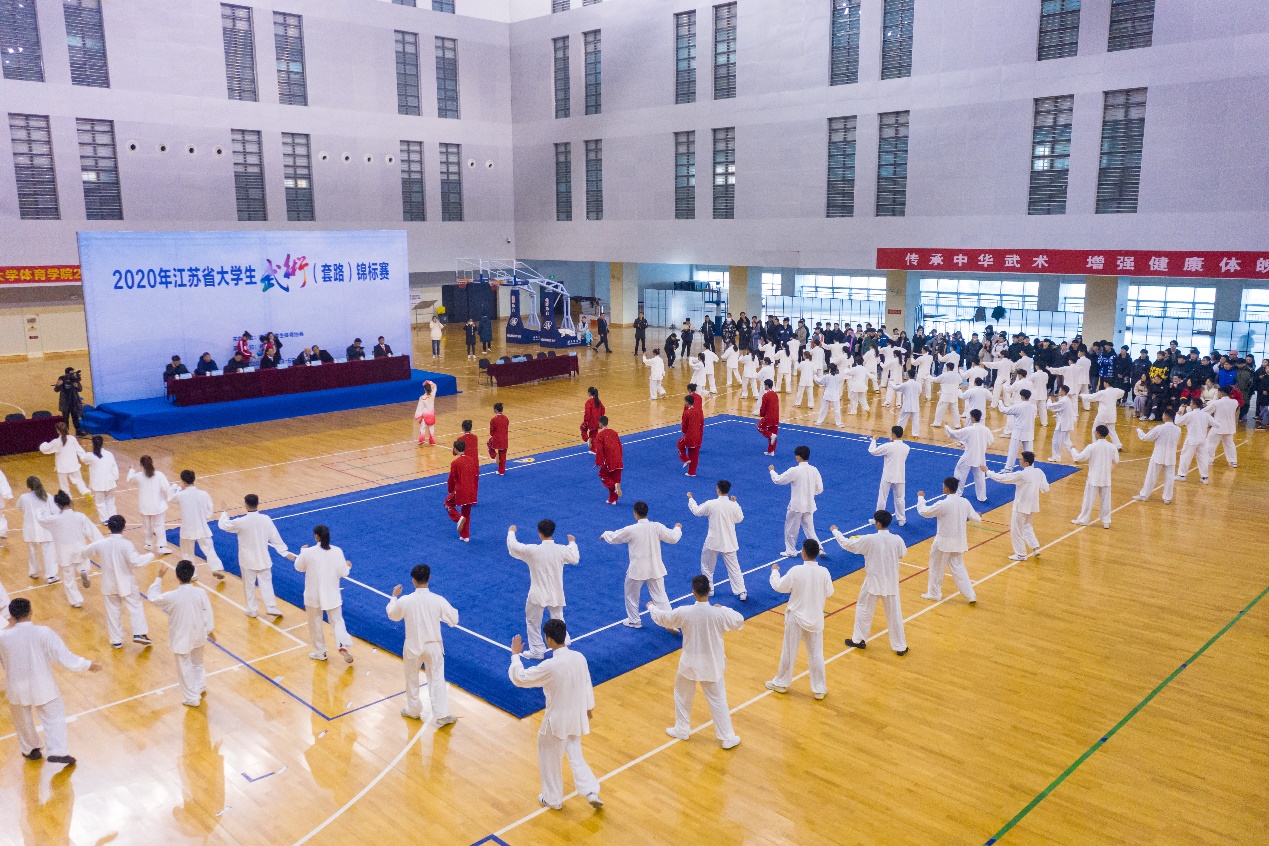 G:\2021年\招生宣传材料\体育学院招生宣传材料\图片\2020年我校举办江苏省大学生武术(套路)锦标赛.jpg