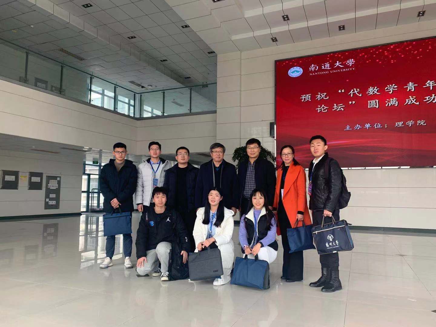 学院参会领导、老师、学生合影.jpg 学院参会领导、老师、学生合影.jpg